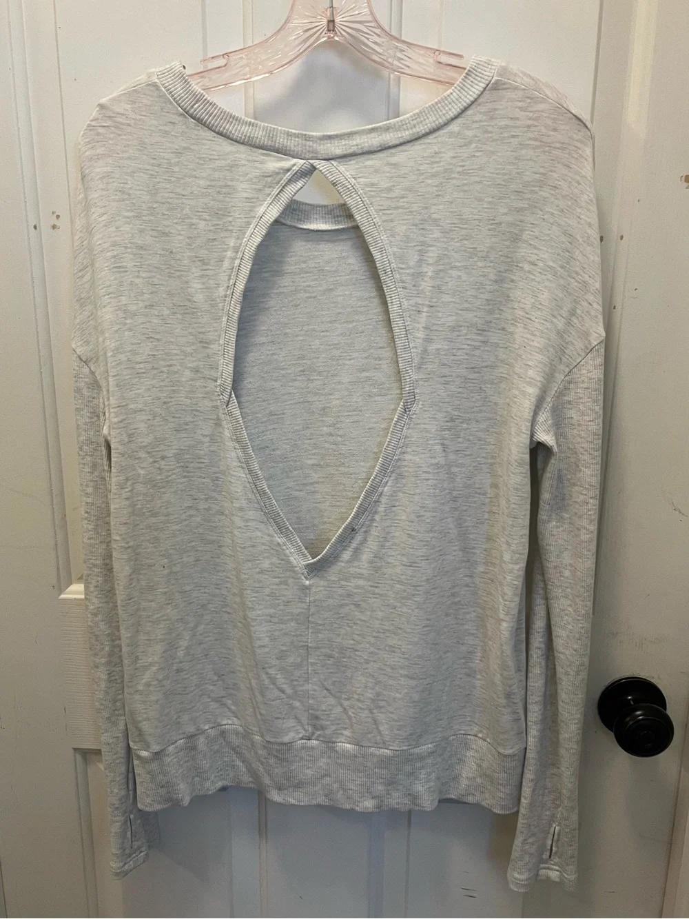 🧘🏽‍♀️ EUC Alo Yoga Heather Gray Intricate Long Sleeve Yoga Sweater - Sz Medium